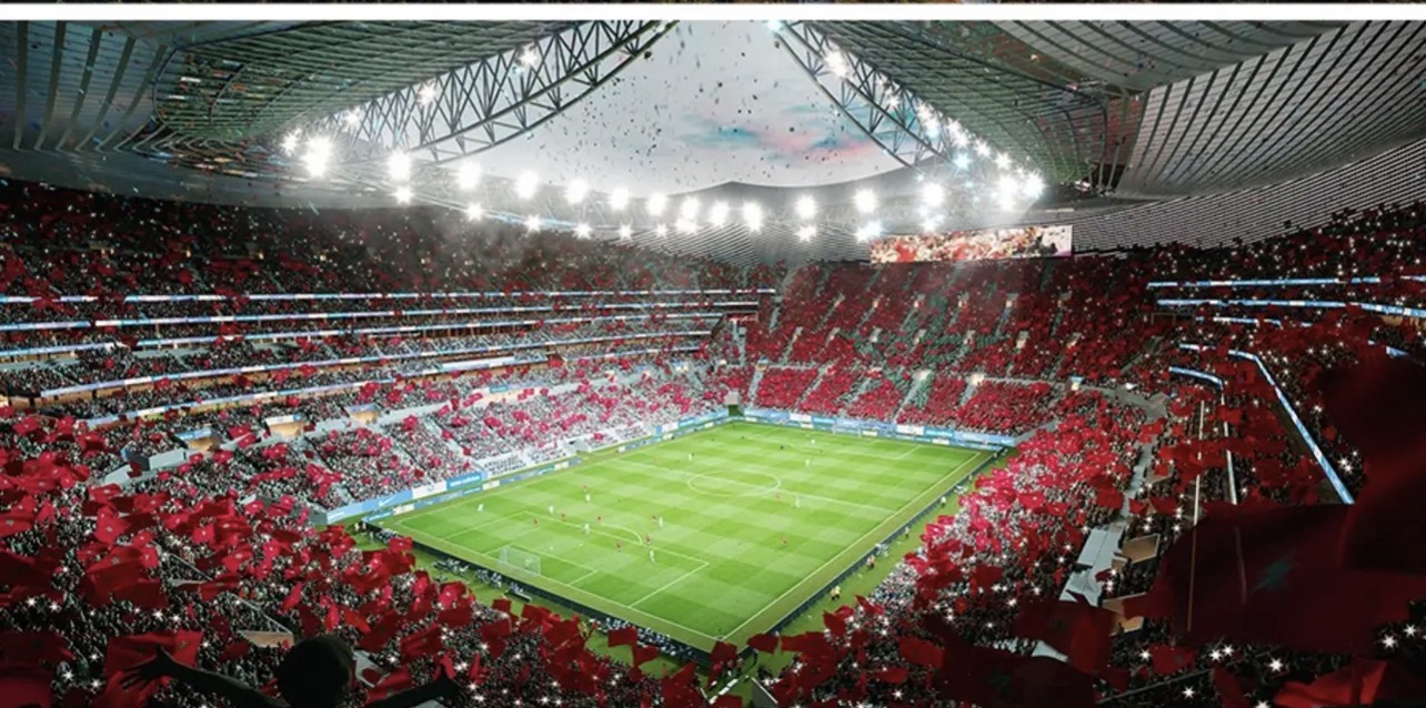 Stade marocain comble, drapeaux rouges déployés